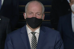 ŽIVĚ: Prymulův druhý pokus? Promluví dnes k národu? Zpřísní se schválená opatření?