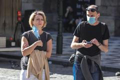 Ilustrační - rouška, roušky, respirátor, koronavirus, lidé, člověk, nákaza