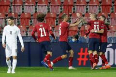 Čeští fotbalisté slaví gól v zápase Ligy národů Česko - Izrael