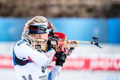 Lucie Charvátová ve sprintu SP v Kontiolahti