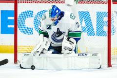 Jacob Markström v dresu Vancouveru NHL hokej