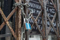 Restaurace, hospody otevírají v omezeném režimu - zámek, uzavření, krach, nouzový stav, omezení, koronavir, 3. prosinec