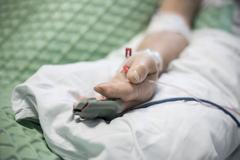 Koronavirus - ARO Krajská nemocnice Liberec, sestra, doktor, zdravotník, karanténa, pacient, oblek, pandemie, krize