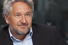 Rozvolňujeme! Přijde třetí vlna? A proč zamrzl Havlíčkův e-shop? Sledujte DVTV