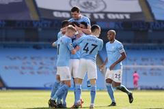 26. kolo anglické fotbalové ligy 2020/21, Manchester City - West Ham: Domácí fotbalisté se radují z gólu na 2:1