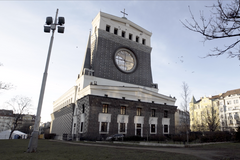 Kostel Nejsvětějšího srdce Páně na náměstí Jiřího z Poděbrad v Praze