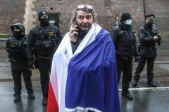 Protest / demonstrace proti vládním koronavirovým opatřením, blokáda Úřadu vlády, otevřené Česko