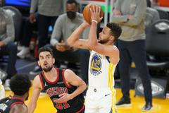 basketbal, NBA 2020/2021, Chicago Bulls at Golden State Warriors, Tomáš Satoranský, Stephen Curry