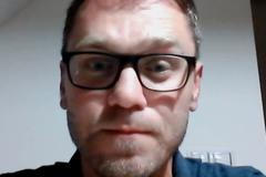 Lékař z JIP: Kritici opatření nezažívají to peklo. Víc než polovina lidí u nás umírá