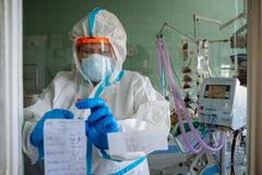 Raději mlčte, píšou lékaři z jipek Pirkovi a spol. Kdo a co smí říkat o covidu?