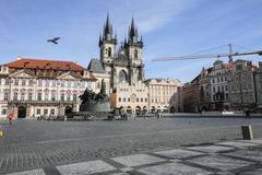 Koronavirus, Coronavirus, COVID-19 - Prázdná Praha - Staroměstské náměstí - 1. den nouzový stav - občan, nákaza, prevence, ilustrační foto