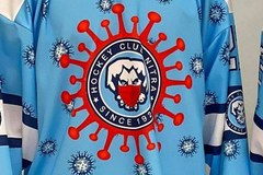 Vánoční dres hokejové Nitry s covidem