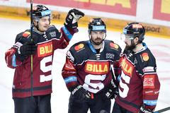 Hokejová extraliga 2020/21, Sparta: zleva David Tomášek, Michal Řepík, Roman Horák