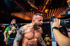 Oktagon 19 Zápas probíhal podle předpokladů. Karlos Vémola dostal Mikoláška v prvních vteřinách na zem a v momentě kdy mu soupeř nastavil záda na nic nečekal a uškrtil ho.