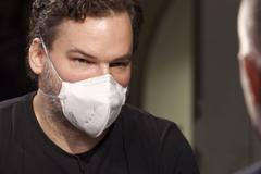 Prožili jsme si peklo, bouchne to všude. Bojujeme o padesátníky, říká primář Straka