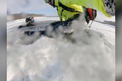 Dramatické záběry: Češi se s koly propadli na zatopeném písníku