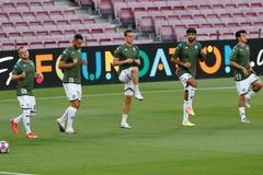 Rozcvička Neapole před zápasem LM v Barceloně