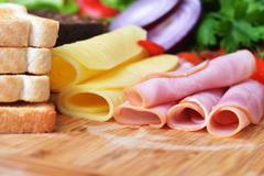 Sýr, šunka, pečivo