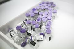 Vakcína, vakcíny, ampule, Pfizer/BioNTech, Očkovací centrum Liberecký kraj, očkování, koronavir, důchodci, senioři, zásoby