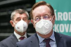 Ministr zdravotnictví Petr Arenberger, premiér Andrej Babiš - Velkokapacitní očkovací centrum v O2 universum, Národní očkovací centrum proti covid-19, koronavirus, očkování
