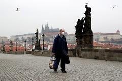 covid-19 praha ilustrační koronavirus respirátor