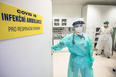 Koronavirus - ARO Nemocnice Tábor, pacienti, lékaři, doktoři, sestry, plicní ventilátory, operace, medicína, zdravotnictví