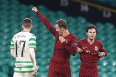 Lukáš Juliš slaví gól v zápase Celtic Glasgow - Sparta Praha