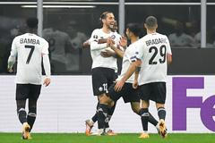 fotbal, Evropská liga 2020/2021, AC Milán - Lille, radost fotbalistů Lille