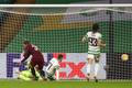 Lukáš Juliš dává gól v zápase Celtic Glasgow - Sparta Praha
