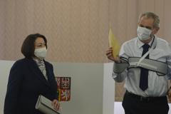 Miloš Zeman, volby 2020, senátní volby, volební místnost,