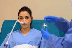 Poučená sestra zvládne pět pacientů s plicní ventilací. Musí mít ale prodloužené ruce