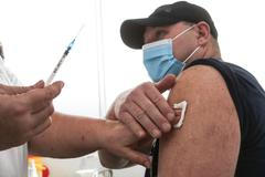 Očkování, očkovací centrum České Budějovice, Výstaviště, koronavirus, covid-19, zdravotnictví, pacienti, jehla, injekce