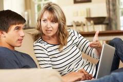 rodina dítě matka syn mamahotel ilustrační foto