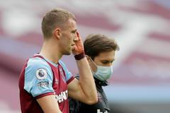Zraněný Tomáš Souček v zápase West Ham United - Tottenham