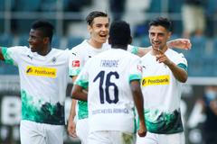 32. kolo německé fotbalové ligy 2019/20, Mönchengladbach - Wolfsburg: Domácí fotbalisté se radují z gólu