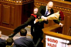 Volný není jediný hrubián. K surovým způsobům už se snížila řada politiků