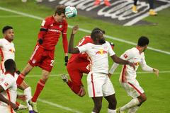 10. kolo německé fotbalové bundesligy 2020/21, Bayern - Lipsko: Thomas Müller dává gól na 3:3