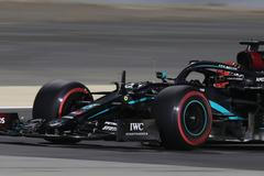 George Russell v Mercedesu při kvalifikaci na VC Sáchiru formule 1 2020