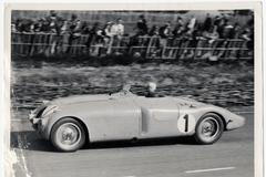 Pierre Veyron v Bugatti Type 57 během závodu 24 hodin Le Mans 1939