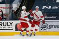 hokej, NHL 2021, Carolina Hurricanes at Columbus Blue Jackets, Martin Nečas (čelem) a Jaccob Slavin
