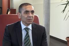 Vynálezce vakcíny Pfizer: Je tu poslední vlna. Do konce léta bude v Evropě hotovo