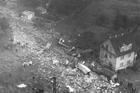 Jednorázové užití / Fotogalerie / Unikátní snímky. Uplynulo 45 let, co pražský Suchdol zdevastoval pád letadla / NA