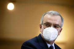 Obrazem: Tak šel čas v politickém životě Miroslava Kalouska