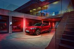 Ford Mustang Mach-E evropská verze elektrické SUV