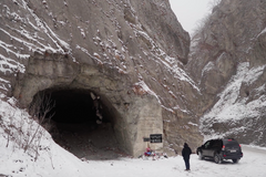 Vesnice žije v jednom domě. Lidi nevyhnala válka ani ledovec zabiják