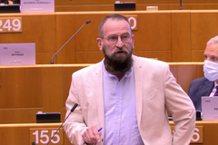 Europoslanec Jozsef Szájer porušil lockdown na ilegální gay party