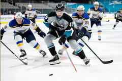 Tomáš Hertl v dresu San Jose NHL hokej