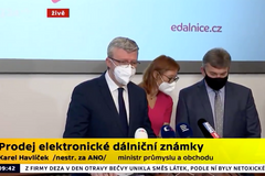 Karel Havlíček vysvětluje, proč nefunguje systém pro nákup dálničních e-známek