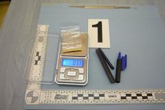 drogy, psací potřeby, vězení, Valdice