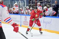 Alexandr Lukašenko v listopadu 2020 během turnaje amatérů v Minsku